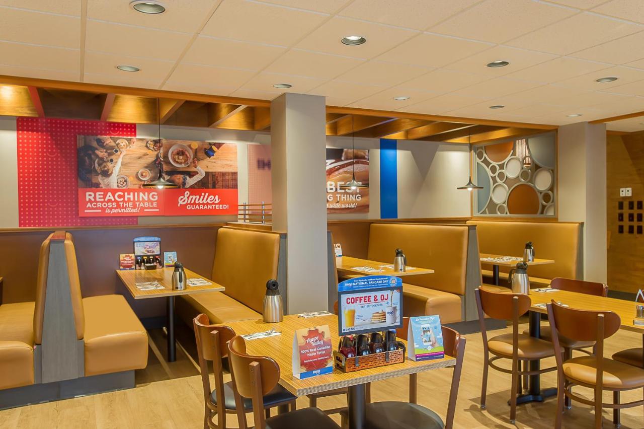 Wyndham Garden Niagara Falls Fallsview Bagian luar foto