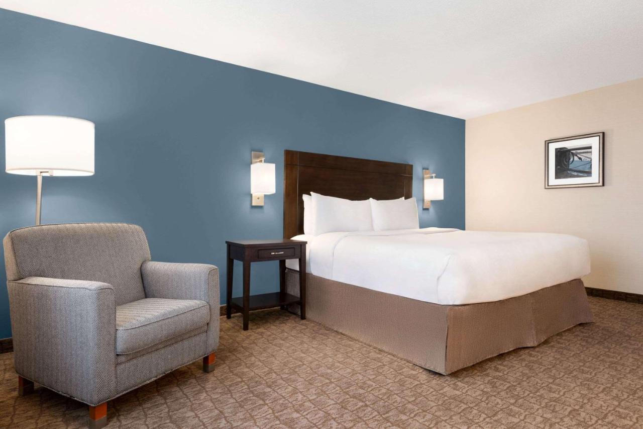 Wyndham Garden Niagara Falls Fallsview Bagian luar foto