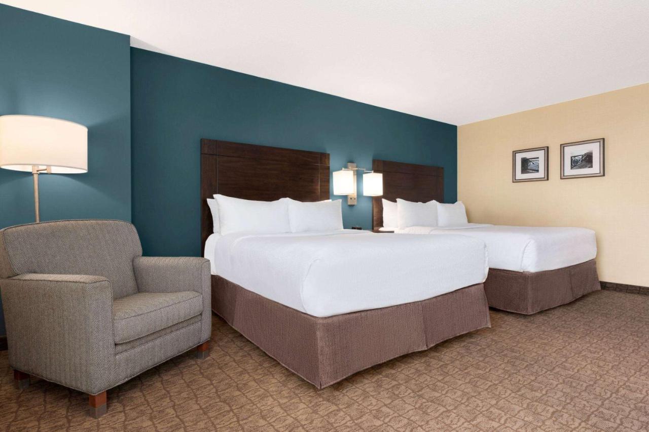 Wyndham Garden Niagara Falls Fallsview Bagian luar foto